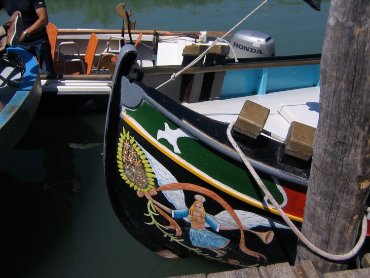 Bragozzo heißt das traditionelle Schiff der Lagunenfischer in Venetien