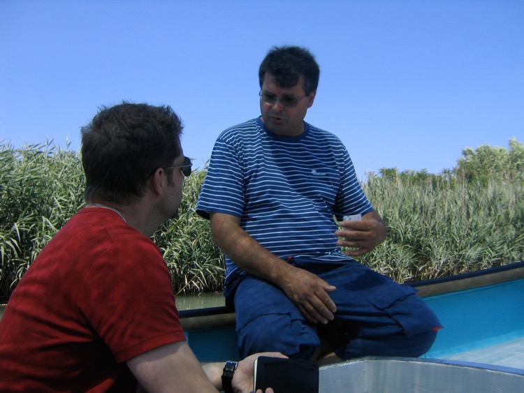 Fischer Dionisio (rechts) im Gespräch mit mir